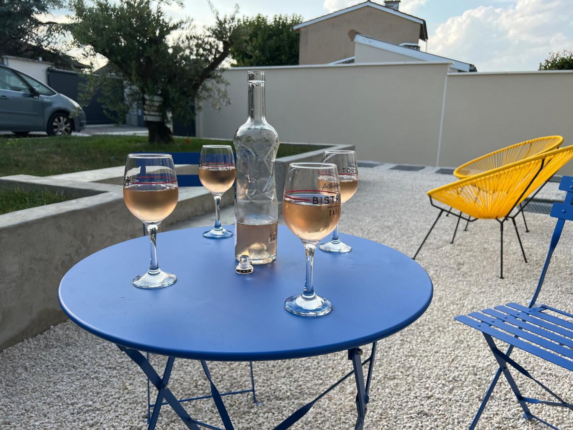 Villa Gaia - 2 Suites Lits King Size Et Salles De Bain Privatives - Parking Prive - 10 Minutes Eurexpo - Aeroport - Groupama Stadium Genas Exteriör bild